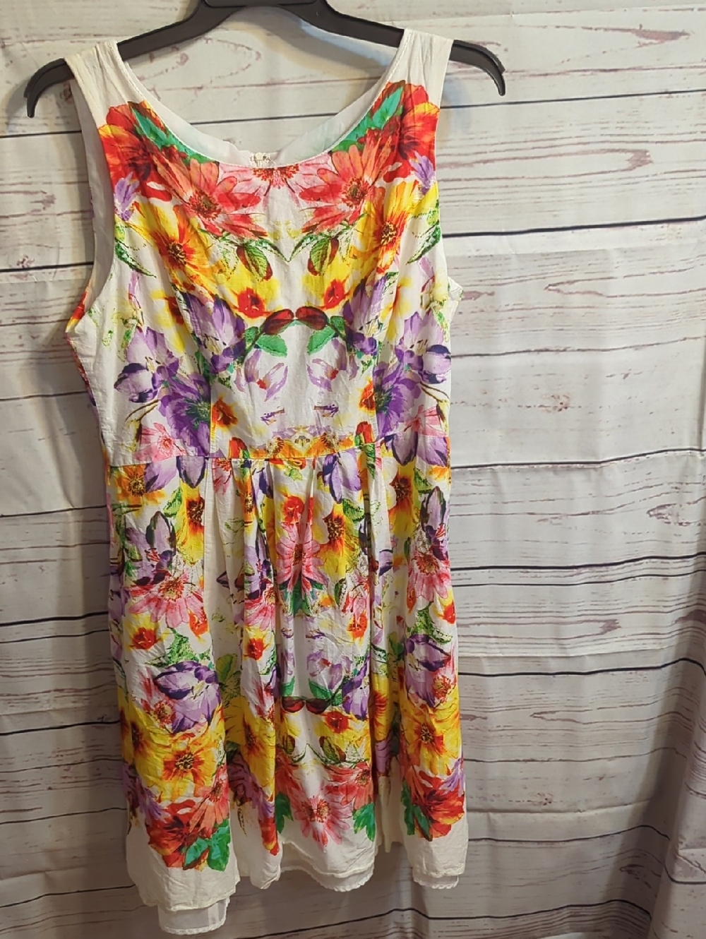 Robbie Bee White Sleeveless Mini Dress with Multicolor Floral Print